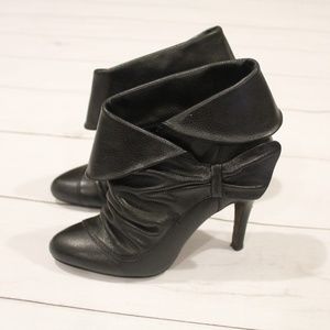 Report Britt black leather booties